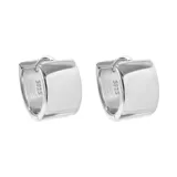 Aros tipo argolla de plata enchapada, de 0.8 cm de ancho y 1.3 cm de diámetro.