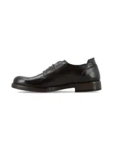 Zapato de cuero 100% italiano marca RKF modelo Ford, de color marrón oscuro. Presenta diseño clásico tipo derby con cordones y suela de poliuretano.