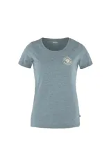 Remera naranja de manga corta con cuello redondo y logo estampado en el pecho.