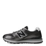Championes urbanos New Balance modelo 996, color gris metalizado con detalles en blanco y negro. Presentan el logo 'N' característico en los laterales, entresuela de espuma y suela de goma, combinando estilo clásico y comodidad.