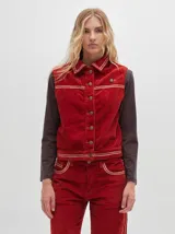 Chaleco de pana color marrón claro con mangas largas de punto color marrón y blanco.