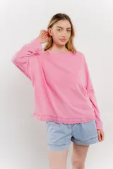 Remera color arena de corte holgado y mangas largas.