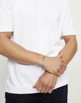 Pulsera de cuero trenzado color celeste con cierre de mosquetón entrelazado bañado en oro de 18k.