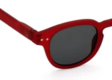 Lentes de sol Izipizi modelo #C Junior, color rojo, con montura redonda, lentes polarizados categoría 3 y patillas flexibles. Protegen 100% de los rayos UV.