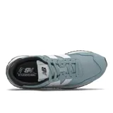 Championes New Balance modelo 237, color celeste con detalles en blanco y negro.