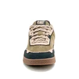 Championes Caterpillar modelo Pause, de diseño retro con combinación de tonos verde oliva, beige y negro. Confeccionados en gamuza y lona, cuentan con forro de malla transpirable, plantilla de espuma EVA para mayor confort y suela de goma duradera con textura hexagonal.