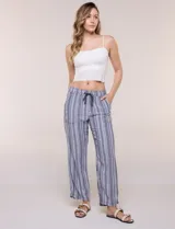 Pantalón de lino blanco, marca Dash, con pretina ancha elastizada, lazo de ajuste y bolsillos inclinados en el frente.