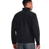 Campera negra con cierre frontal, cuello alto y logo de Under Armour en el pecho. Confeccionada con tecnología UA Storm, que la hace repelente al agua y resistente al viento.