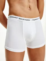 Pack de tres calzoncillos trunk blancos de Tommy Hilfiger, confeccionados en algodón y elastano, con cintura elástica con el logo de la marca.
