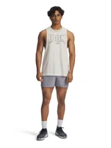 Short deportivo de entrenamiento Under Armour Project Rock, color gris, con paneles de malla laterales para mayor transpirabilidad, cintura elástica con cordón y bolsillos laterales.