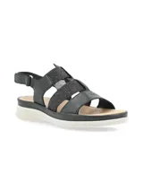 Sandalia cangrejera de suela anatómica y liviana, diseñada en colaboración con Relaxshoe. Cuenta con capellada que combina cuero y elástico con sutil detalle de glitter en las tiras superiores, tira trasera con ajuste de velcro, y plantilla y forro de cuero.