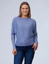 Sweater Philosophy de tejido acanalado color celeste, con cuello redondo y mangas dolman.