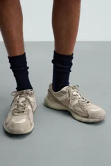 Calcetines de algodón color azul marino, tejido acanalado (canalé) con puño elástico.