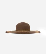 Sombrero de paja con ala ancha y detalle bicolor.