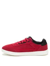 Championes Cat modelo Pause Retro, de diseño minimalista con estética vintage. Confeccionados en gamuza roja con detalles en negro, cuentan con suela de goma blanca texturizada y logo de la marca en el lateral y la lengüeta.