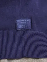 Sweater de punto con cuello redondo y mangas largas, con diseño degradado de verde claro a verde oscuro.