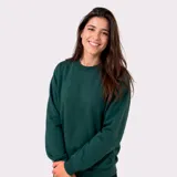 Buzo deportivo de cuello redondo, manga larga con puños elásticos y ruedo acanalado. Presenta un pequeño logo bordado en el pecho.