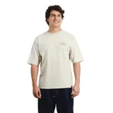 Remera O'Neill de manga corta y corte oversize, color beige con efecto acid wash. Presenta cuello redondo y un pequeño estampado tipográfico en el pecho.