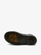 Bota Dr. Martens modelo Sinclair, color negro, de cuero Milled Nappa con textura granulada. Presenta una cremallera frontal extraíble, cordones, y se asienta sobre una suela de plataforma gruesa con costuras amarillas distintivas y una trabilla amarilla en el talón.