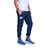 Pantalón de jogging azul marino con cintura elástica ajustable, bolsillos laterales con cierre y logo del Club Nacional de Football estampado en la pierna izquierda.