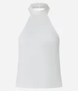 Blusa blanca de punto roma con escote halter y cierre con botones en la nuca.
