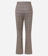 Pantalón de corte flare con estampado de cuadros, confeccionado en tejido punto roma estructurado. Presenta cintura estructurada, ajuste ceñido en caderas y muslos con apertura suave en el ruedo y detalle metálico lateral.