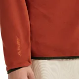 Buzo de polar O'Neill con cierre frontal parcial, cuello alto y diseño color block en tonos naranja y marrón. Cuenta con el logo de la marca bordado en el pecho y tecnología Polartec para mayor calidez.