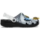 Zuecos tipo Crocs de diseño slip-on, con estampado fotográfico en blanco y negro de Elvis Presley, suela negra, tira trasera blanca pivotante y dijes Jibbitz dorados y de colores en el empeine.