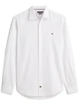 Camisa Tommy Hilfiger de corte regular, confeccionada en puro algodón regenerativo con diseño de raya diplomática y cuello con botones. Presenta el logo de la marca bordado en el pecho.