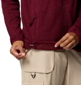 Campera de polar tipo jersey con cierre frontal completo, cuello alto y bolsillos laterales con cremallera. Presenta el logo de la marca bordado en el pecho y ribetes elásticos en cuello y puños.