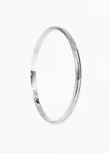 Pulsera rígida tipo esclava de plata 925, diseño liso y forma bombé.