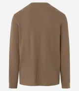 Remera verde militar de manga larga, cuello redondo y corte recto.