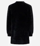 Cardigan largo de chenille con textura acanalada, manga larga y bolsillos delanteros. Presenta un diseño abierto y versátil, ideal para diversas ocasiones.