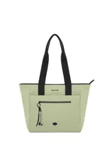 Cartera tipo tote de Las Oreiro en color verde menta, con correas fijas de cinta negra, bolsillo frontal con cierre y detalle de tirador con cordones. Incluye aplique metálico con forma de labios en la parte inferior.