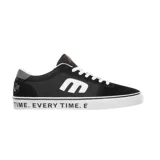 Championes Etnies Calli Vulc X Colt 45, color negro con logo blanco y suela blanca con texto.