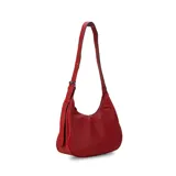 Cartera tipo hobo o media luna de cuero sintético negro, con textura granulada. Posee una correa ajustable para llevar al hombro o cruzada.