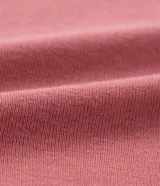 Blusa tipo muscle tee de corte holgado, confeccionada en tejido rib acanalado, con escote redondo y diseño sin mangas.
