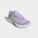 Championes de running Adidas modelo Duramo SL 2, color lila con detalles plateados. Presentan una parte superior de malla técnica transpirable, cierre de cordones, mediasuela LIGHTMOTION para mayor amortiguación y suela Adiwear resistente al desgaste.