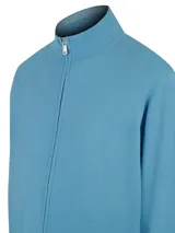 Sweater de punto con cierre frontal completo y cuello alto, confeccionado en mezcla de lana y cashmere. Presenta puños y ruedo acanalados, con un diseño de calce regular.