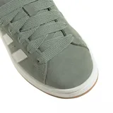 Championes Adidas Campus 00s color verde con las tres tiras blancas.