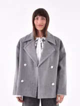 Tapado gris melange con doble botonadura y cuello solapa.