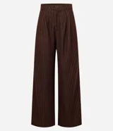 Pantalón wide leg de algodón con rayas verticales finas color marrón.