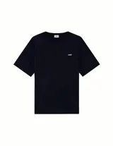 Remera de algodón color azul marino, de corte clásico y manga corta, con logo de la marca bordado en pequeño en el pecho.