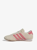 Championes Adidas Taekwondo Lace color crema con las tres tiras laterales en rosa.