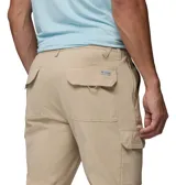 Pantalón cargo Columbia modelo Tech Trail Utility Omni-Shield, de color beige, con bolsillos laterales en las piernas y corte recto.