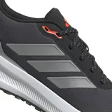 Championes de running Adidas modelo Runfalcon 5 TR, color negro con detalles en gris y toques de naranja. Presentan tecnología Cloudfoam en la entresuela para mayor amortiguación y acabado repelente al agua.