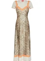 Vestido midi ajustado de jersey elástico con estampado animal print y detalles de encaje color durazno en escote y ruedo.