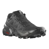 Championes Salomon Speedcross 6 de color negro, diseñados específicamente para trail running. Presentan una estructura robusta y técnica, capellada sintética y textil con refuerzos termosellados, sistema de cordones de ajuste rápido Quicklace y suela con tacos profundos para máxima tracción en terrenos difíciles.