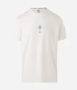 Remera deportiva de hombre color blanco, confeccionada en poliamida con tecnología dry de secado rápido, cuello redondo y mangas cortas. Cuenta con un pequeño estampado localizado en el pecho.