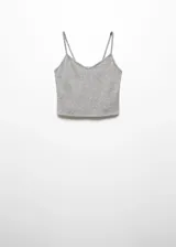 Top gris de punto con tirantes finos y escote en V.